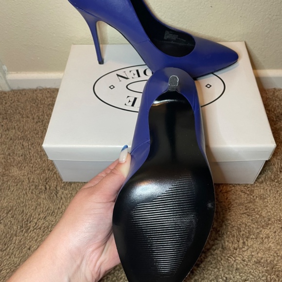 Steve Madden Galleryy Blue Heels - Picture 3 of 4